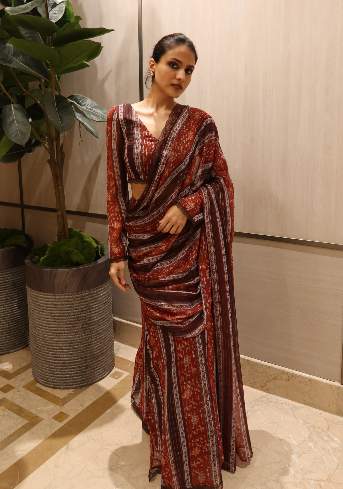 NARGIS SAREE (SLEEVE BLOUSE)